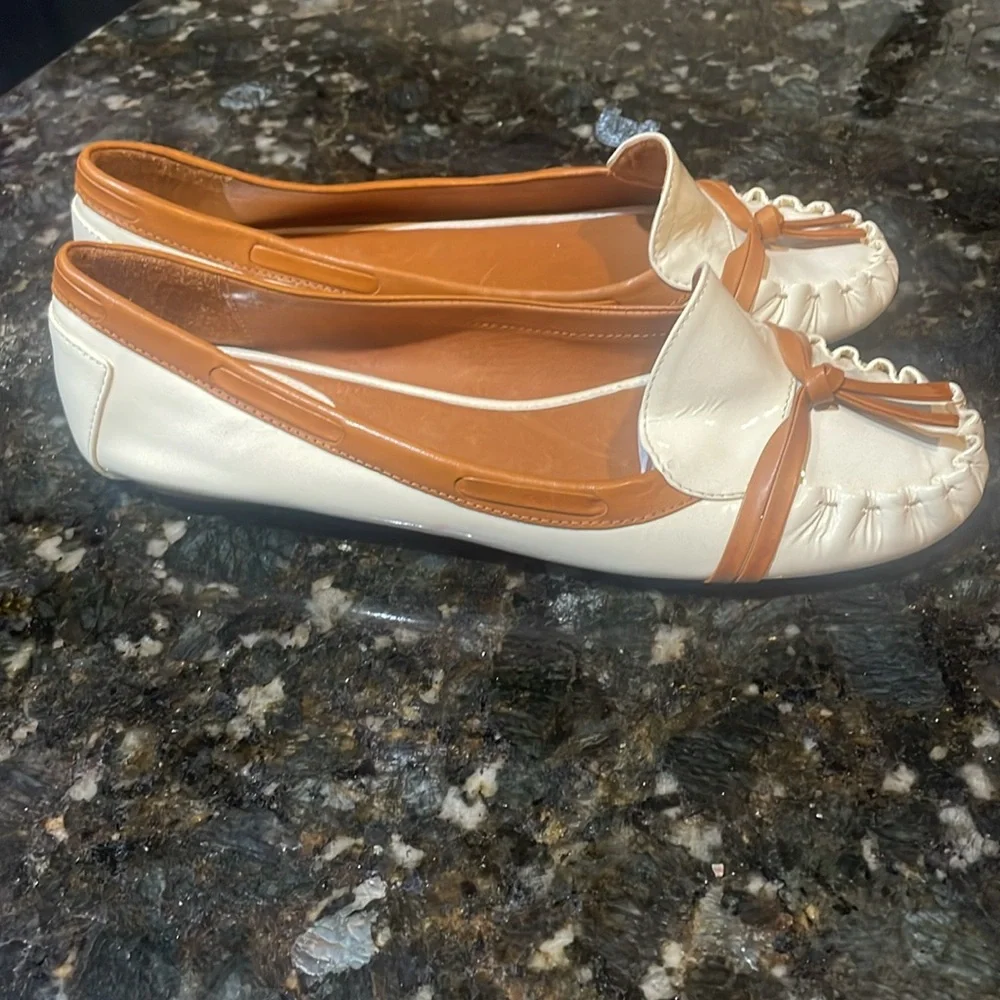 Kate Spade two tone leather Loafers! Women’s 7.5